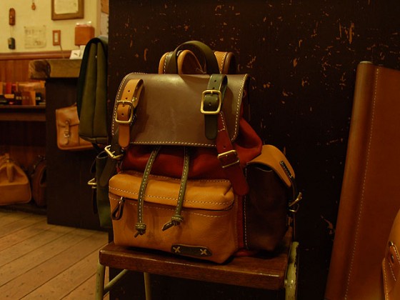 マルチカラーリュック