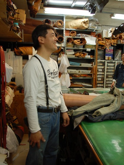 サスペンダー着用3