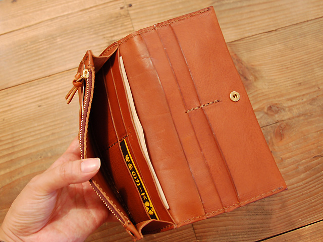 GS-17:フタ部分と内側に4枚ずつカードが入ります