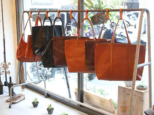 出迎えるトート