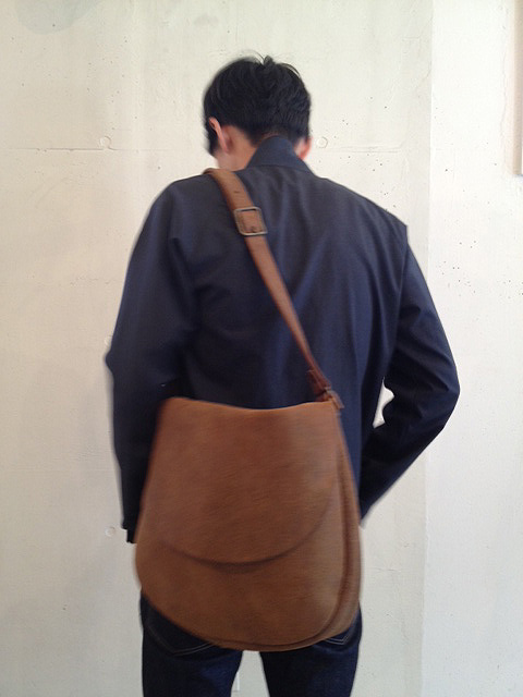 肩にかけてみる