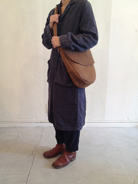 ストラップを手に持ってみる