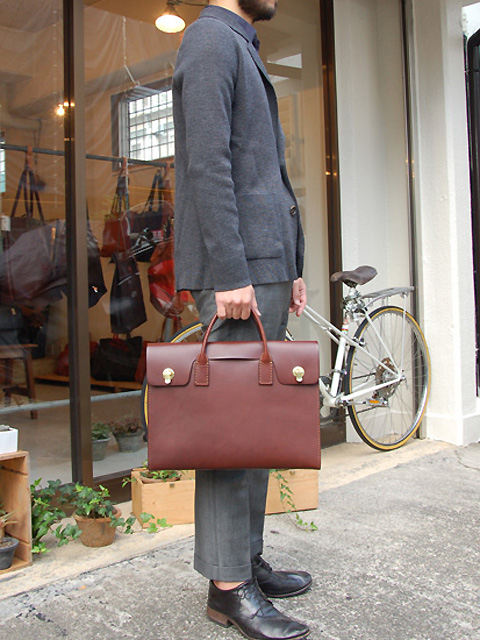 桃井着用ブリーフケース