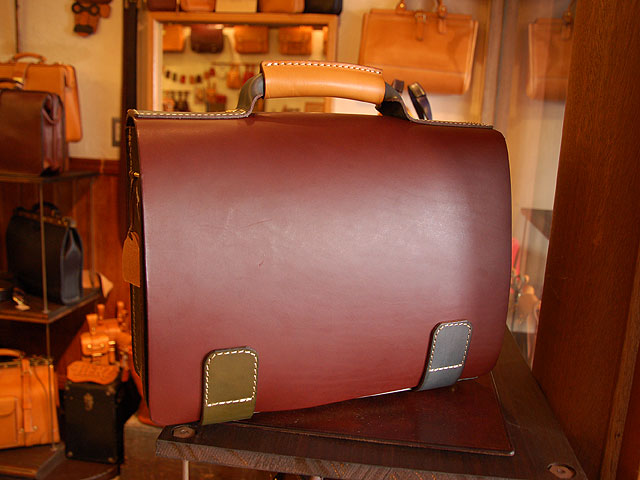 マルチカラー 総かぶせ・横型2wayビジネスバッグ