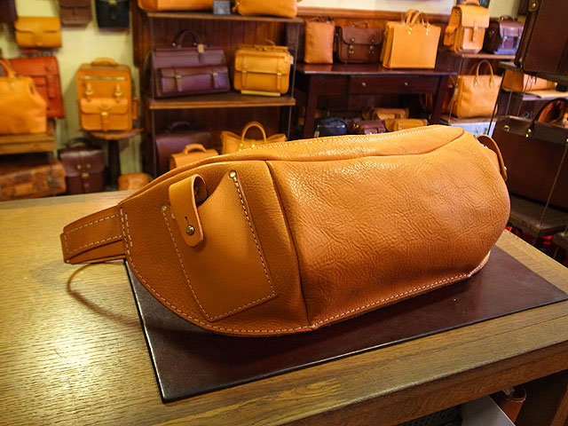 本店ボディバッグ