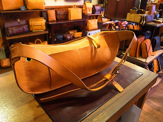 本店ボディバッグ 背面