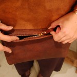 かぶせを開けるとファスナー