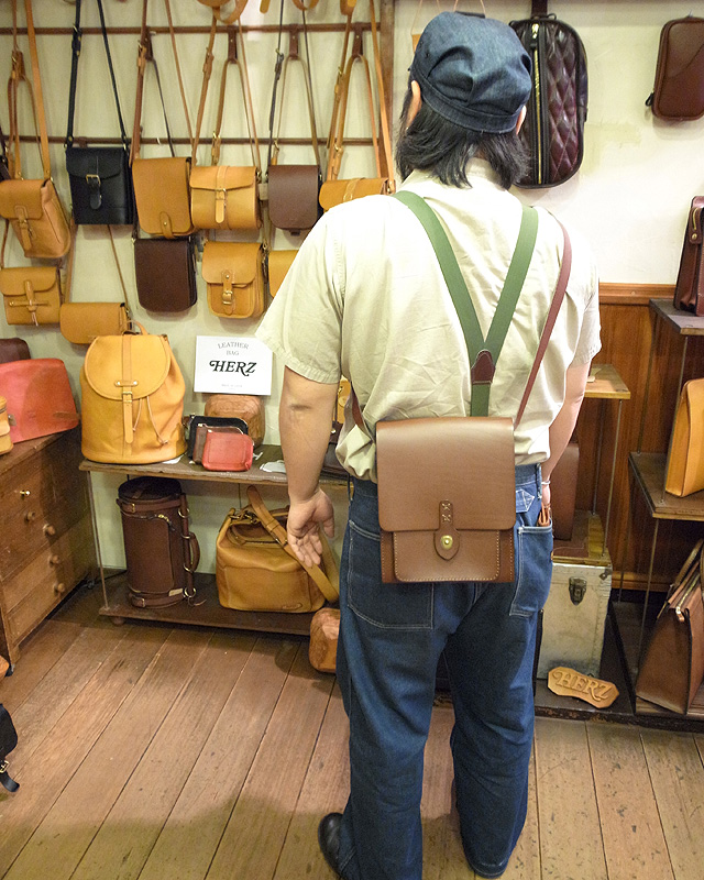 B-83(ショルダーポシェット) 着用