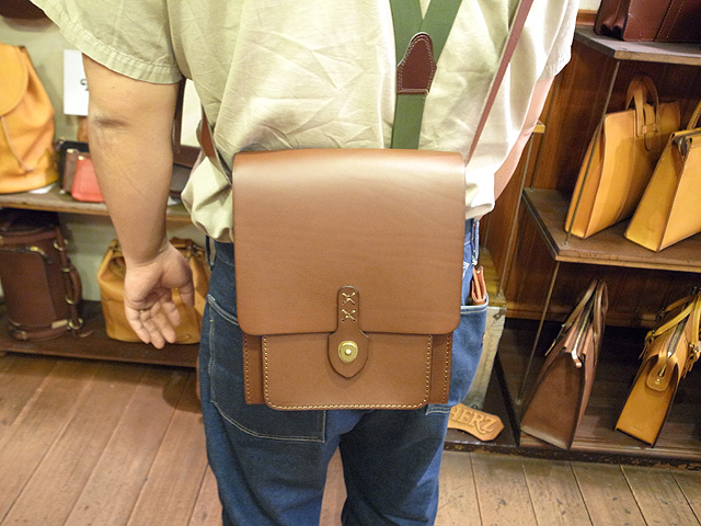 B-83(ショルダーポシェット)