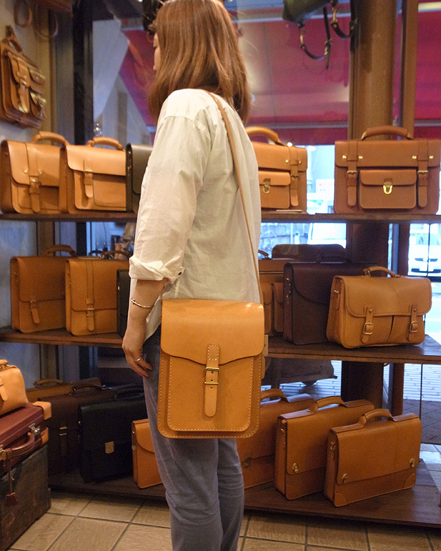 B-4(ショルダーバッグ) 着用