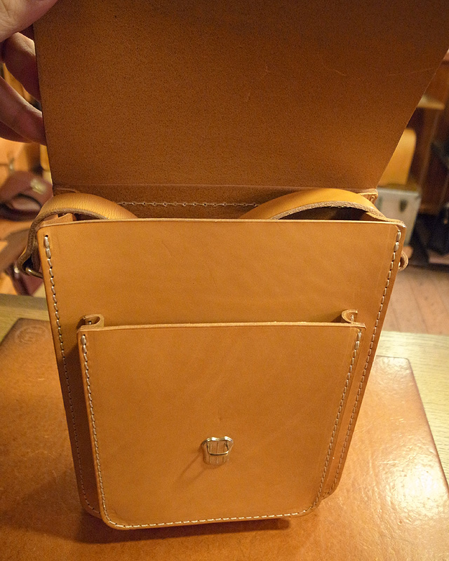 B-4(ショルダーバッグ) オープン