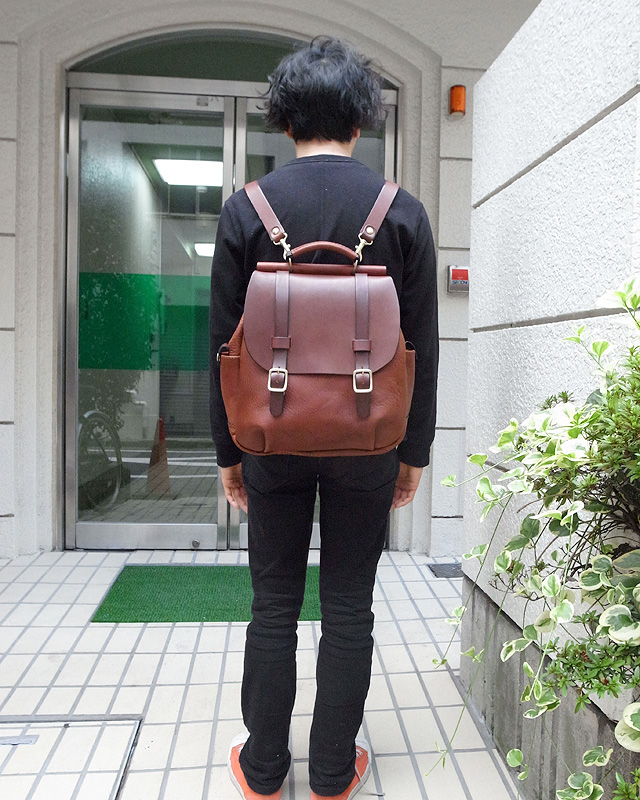 棒屋根リュック 男性着用