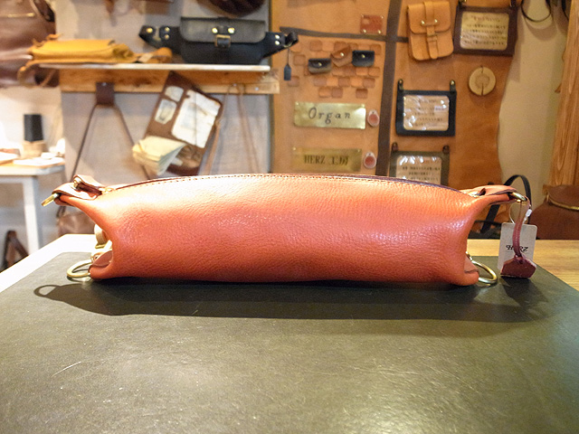 木村 ボディバッグ膨らみ