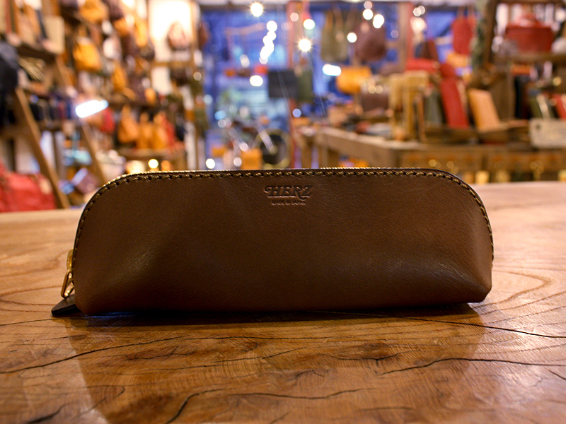 三角ペンケースから