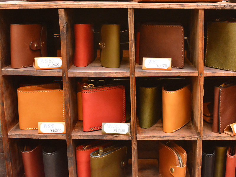 本店 二つ折り財布たち