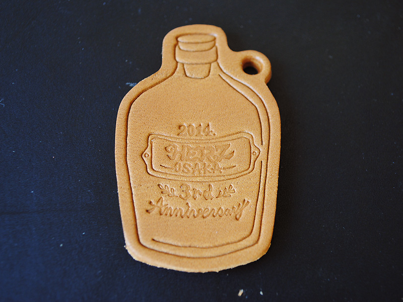 大阪店記念革タグ