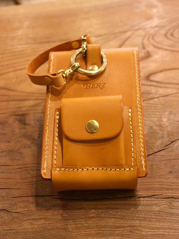 背面に小銭入れ