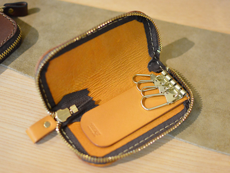 ラウンドファスナーキーケース オープン