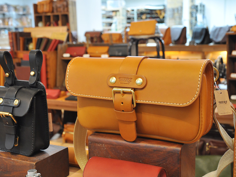 俺のボディバッグ　前面