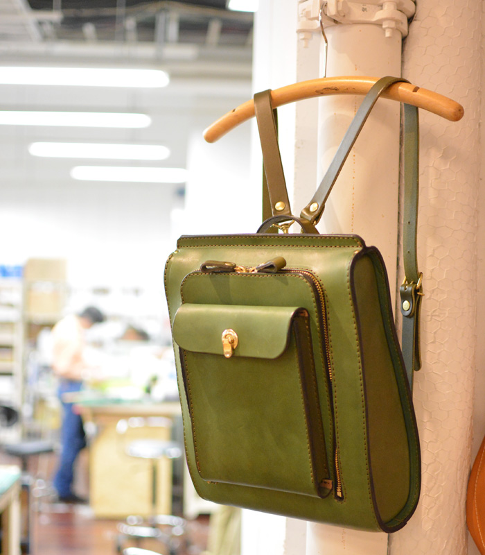 流線型のリュック 壁掛け