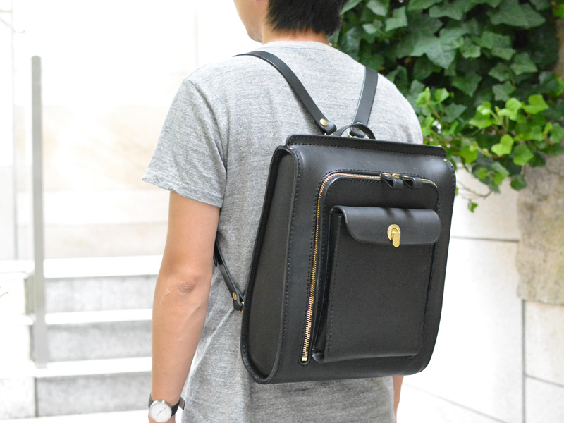 流線型のリュック 黒