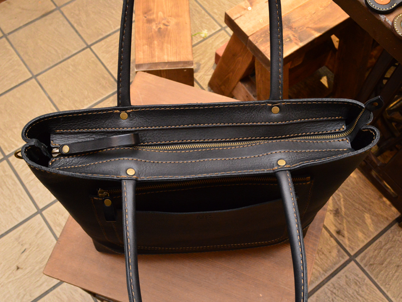 本体ファスナーです