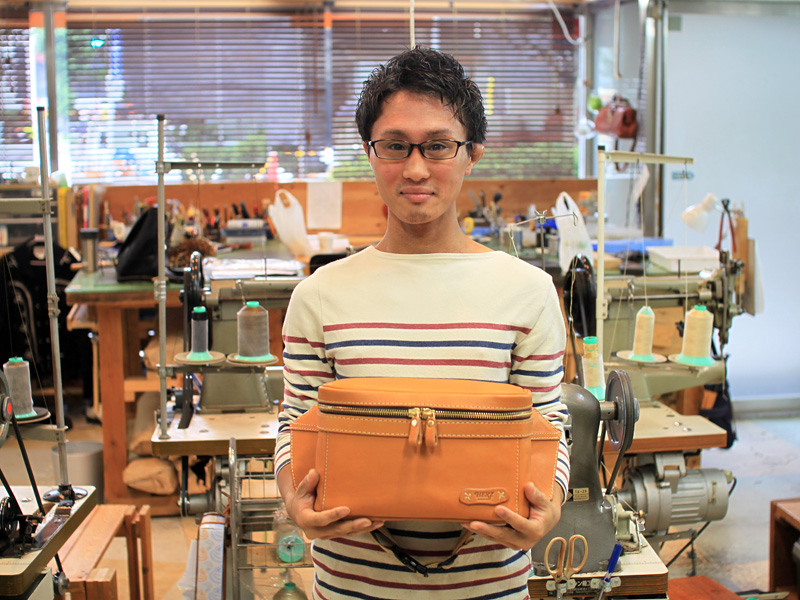 作り手家弓はカメラボディバック