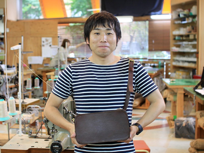 作り手弓削は箱のようなショルダー