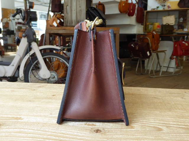 スタッフ:太田作 「タヨバッグ」側面