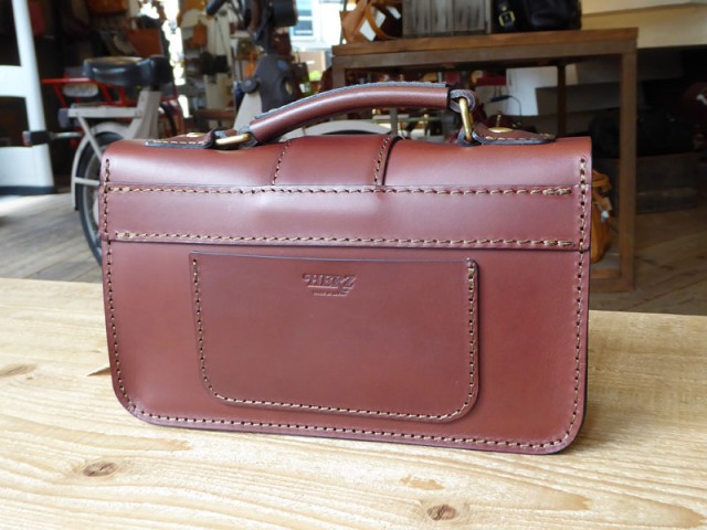 作り手:松本作 「ラストショルダー」後面