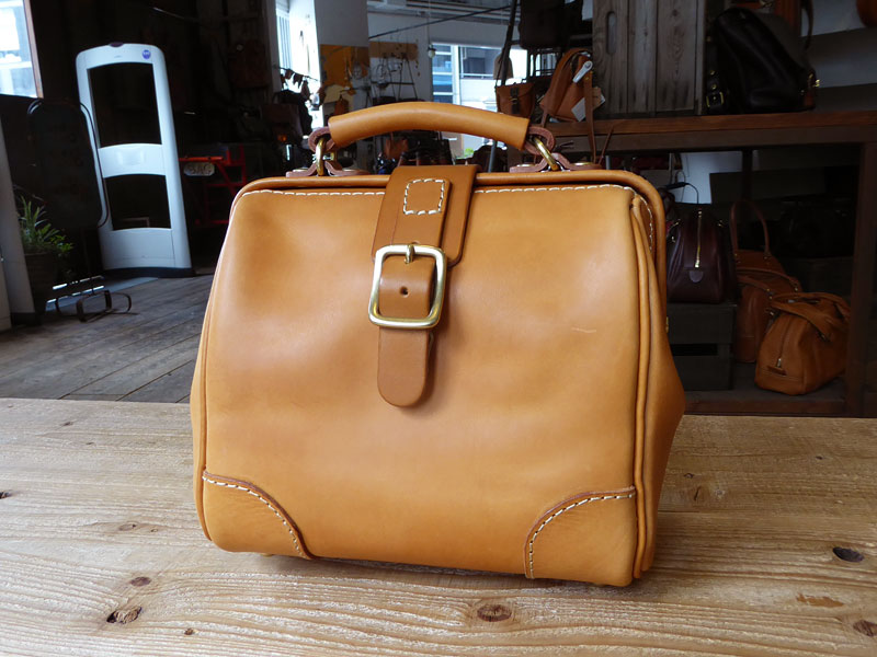 スタッフ:浦西作 「コロリンショルダー」