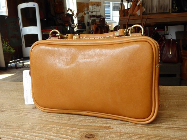 作り手:漆原作 「ダブルポケショルダー」後面