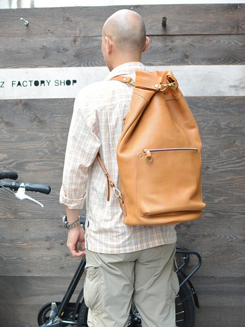 旅モノ「Long way ボンサック」 リュックメンズ着用