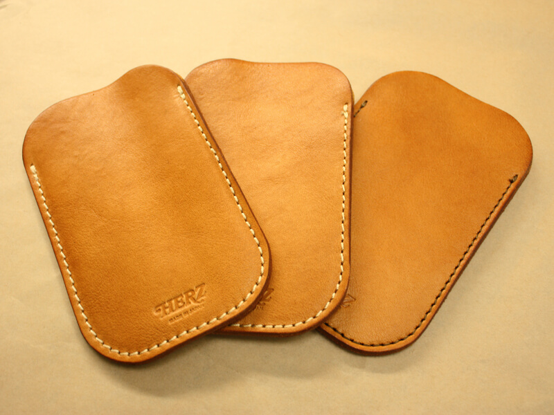 写真④シンプルスマホケース