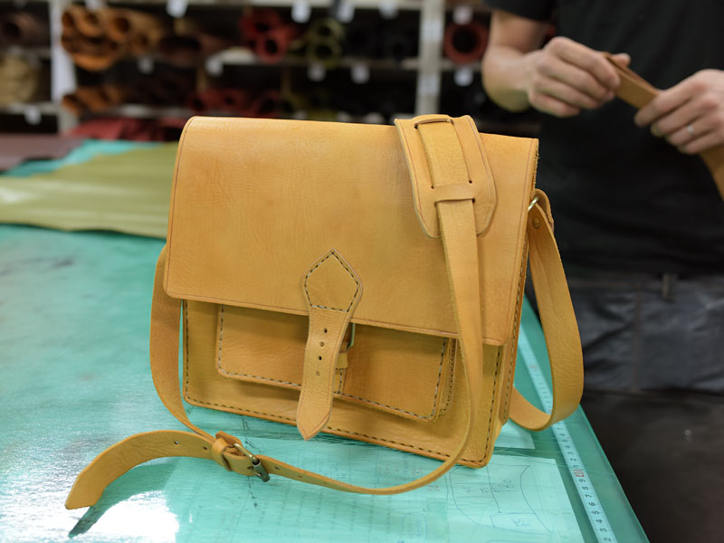 モロッコの革職人さんの鞄