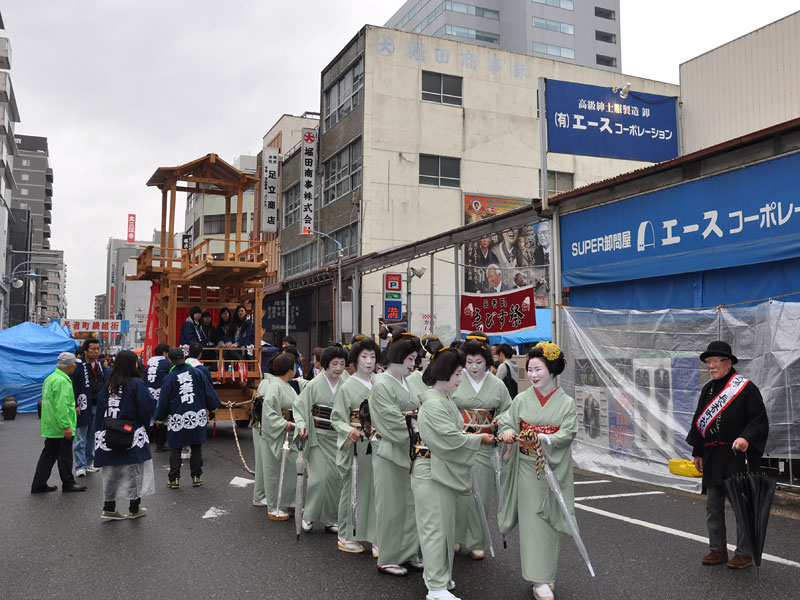チンドン屋や山車まで!!