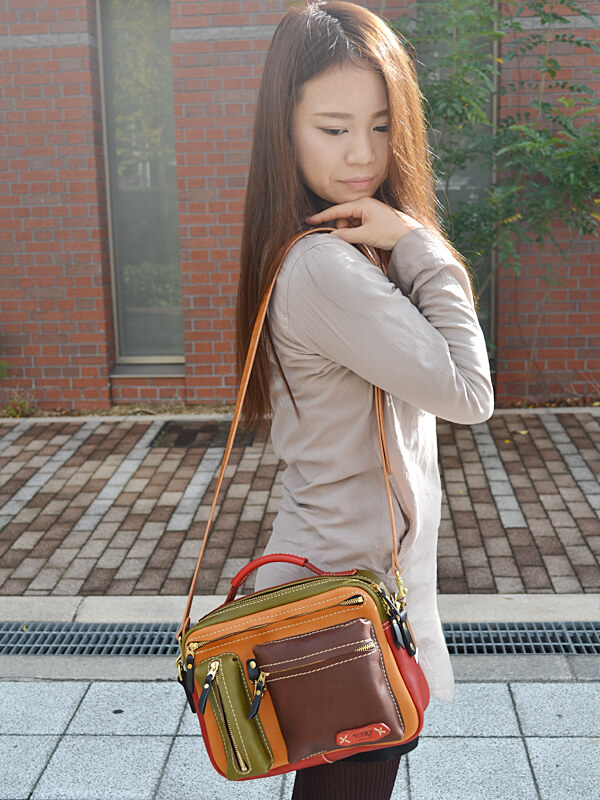 多機能2wayショルダーバッグ(CW-96) マルチカラー着用