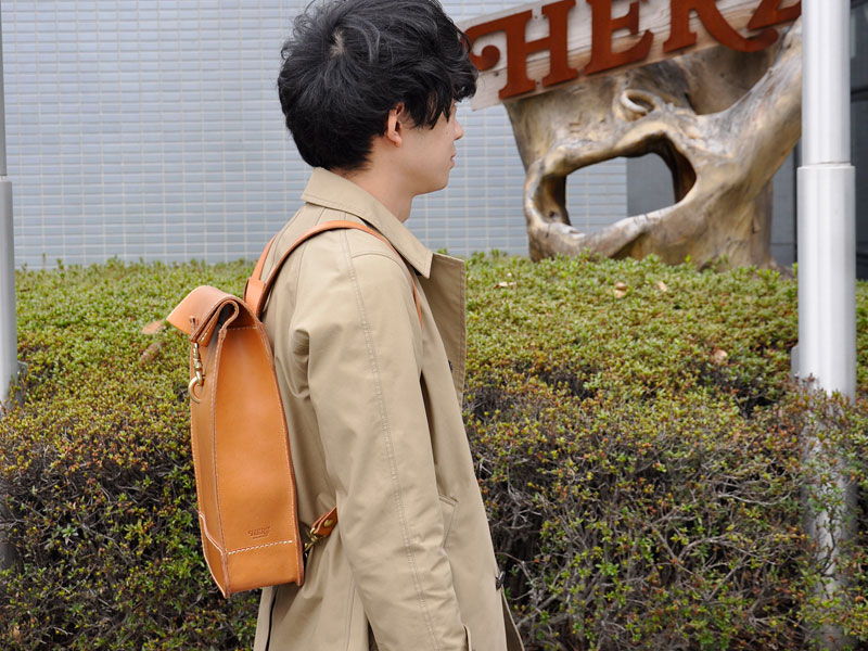 パイプリュック 横からのシルエット