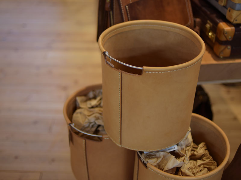 ヌメ革のボックス