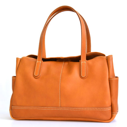 肩掛けタイプのトートバッグ