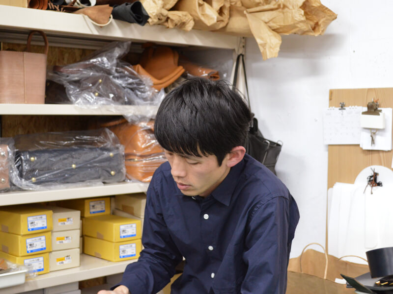 ポーチを振り返る。