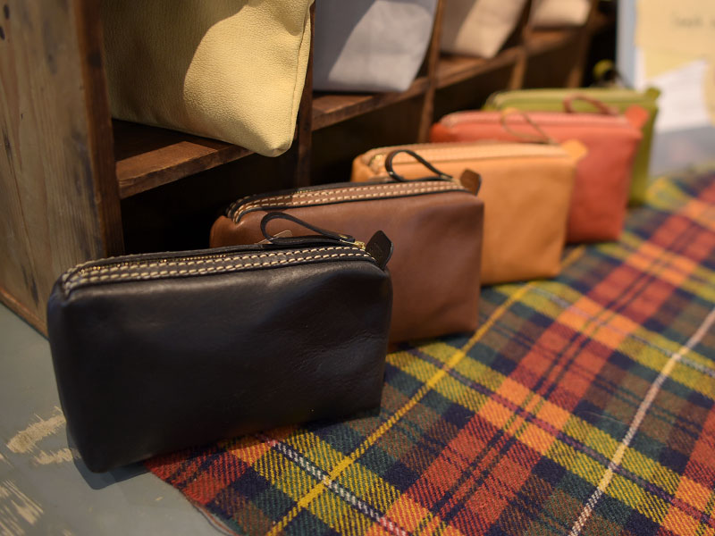 ヌバックポーチのスターレ