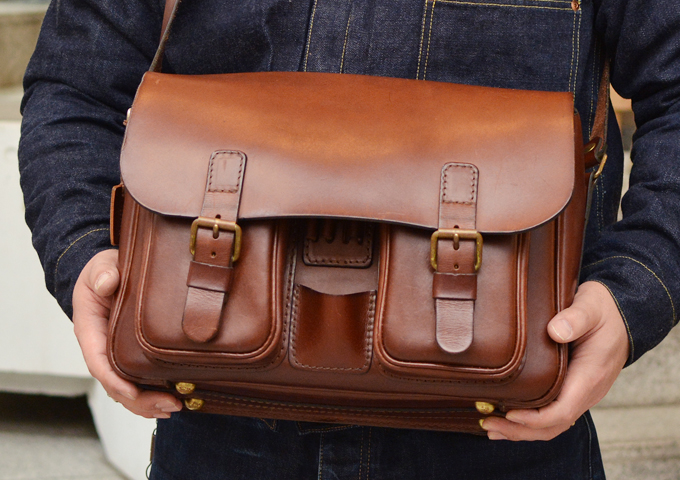 スタッフ愛用品:2ポケット・ハードショルダーバッグ エイジング