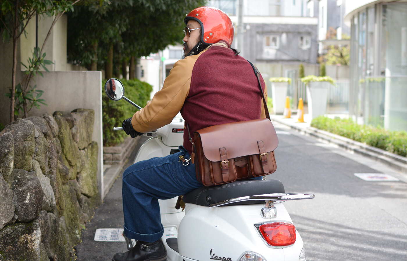 スタッフ愛用品:2ポケット・ハードショルダーバッグ