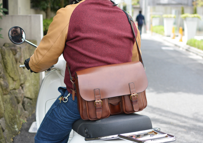 スタッフ愛用品:2ポケット・ハードショルダーバッグ(CK-25) 愛用方8