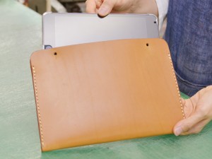 作り手:ナカムラのタブレットケース