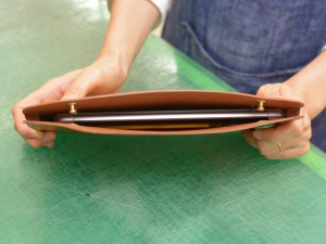 作り手:ナカムラのタブレットケース