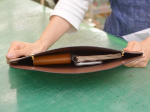 作り手:ナカムラのタブレットケース