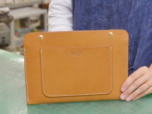 作り手:ナカムラのタブレットケース