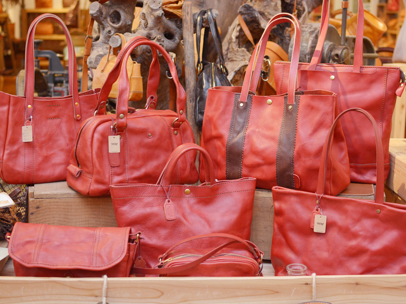 洗い加工の鞄 赤